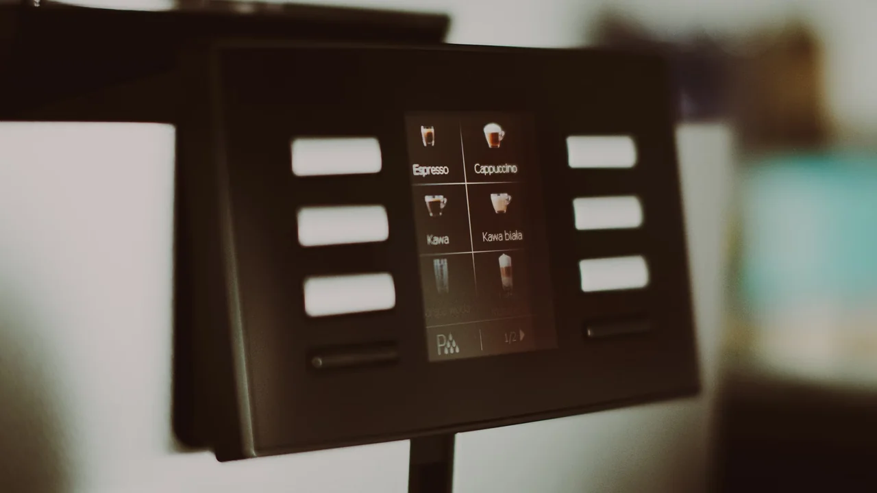 Cafetera Balay con el aviso de error 8 visible en la pantalla