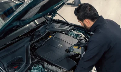 Técnico revisando una secadora Balay con el error E63