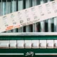 Pantalla con aviso y termómetro en un frigorífico Balay con error