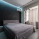 Dormitorio con aire acondicionado por la noche temperatura adecuada para dormir cómodo y ahorrar energía