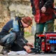 Técnico revisando una caldera por saunier duval averías frecuentes