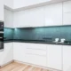 Panel de un horno Balay con un código de error y limpieza con paño seco