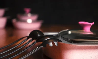 Cuisinart robot de cocina multifunción 5 en 1 sobre la encimera de una cocina moderna, mostrando su formato compacto y versátil