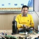 Foto de un técnico reparando un lavavajillas Beko para ilustrar Error H3 Beko Dishwasher y la reparación de la válvula