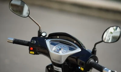 Pantalla de un patinete Smartgyro mostrando el error 10 y revisión del cableado