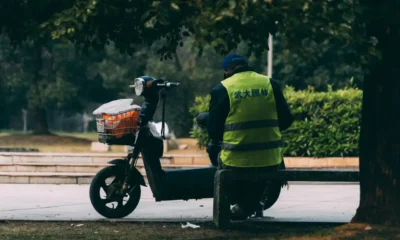 Revisión de un patinete eléctrico que ha perdido fuerza en una cuesta
