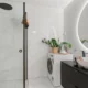 Lavadora de carga frontal con etiqueta energética A+++ en una lavandería moderna — Mejor lavadora calidad precio A+++ en 2026: guía y modelos
