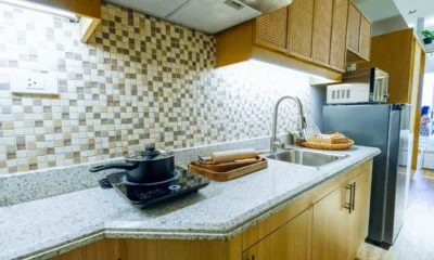 Placa de inducción Balay con error E y una sartén sobre la zona de cocción