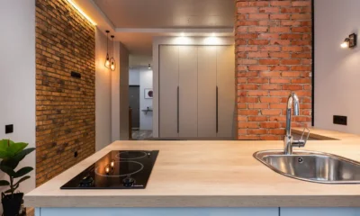 Placa de inducción Balay mostrando un aviso E1 en el panel táctil