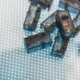 Técnico reparando el interior de una caldera con un microinterruptor en primer plano — Microinterruptor Junkers: modelos, precios y compatibilidades