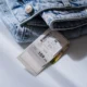 Lavadora de carga superior en exposición con etiqueta de precio en tienda, ilustrando Media Markt lavadoras de carga superior: modelos, precios y claves