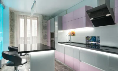 Imagen de una cocina con iluminación LED para reducir consumo de energía en la cocina