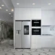 Cocina moderna con frigorífico combi integrable 2 metros oculto tras paneles de mueble