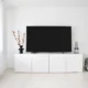 Televisores samsung 43 pulgadas carrefour en un salón moderno con televisor sobre un mueble, ilustrando una compra de tamaño equilibrado para casa.