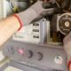 Foto de old boiler repair para ilustrar calderas beretta antiguas en un contexto de mantenimiento técnico