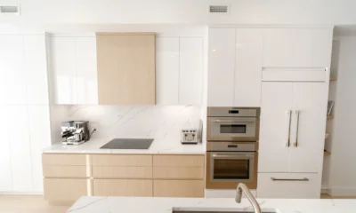 Código F2 visible en una placa de inducción Balay durante una comprobación