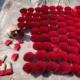 Placa de inducción Balay con humedad en el panel táctil y un paño seco