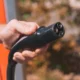 Patinete denver no carga mientras se revisan el cargador y el puerto de conexión