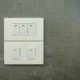 Fotografía que muestra cómo reducir consumo energía dispositivos electrónicos en el hogar.