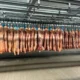 Foto de raw meat refrigerator para ilustrar cuánto tiempo aguanta la carne cruda en la nevera en un contexto de conservación segura de alimentos