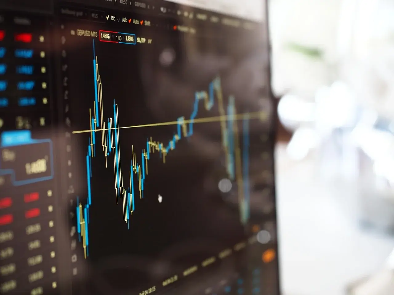 Primer plano de un smartphone con resultados de búsqueda y un gráfico financiero, ilustrando ZWE: qué significa y por qué aparece en búsquedas y finanzas