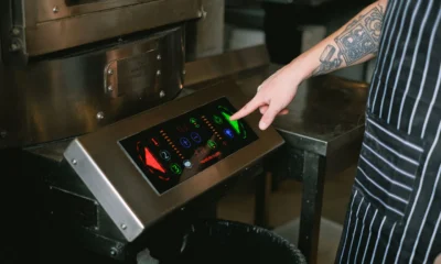 Imagen de un panel táctil de cocina relacionado con como desbloquear vitroceramica