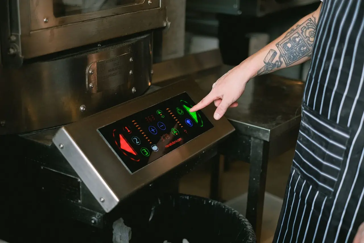 Imagen de un panel táctil de cocina relacionado con como desbloquear vitroceramica
