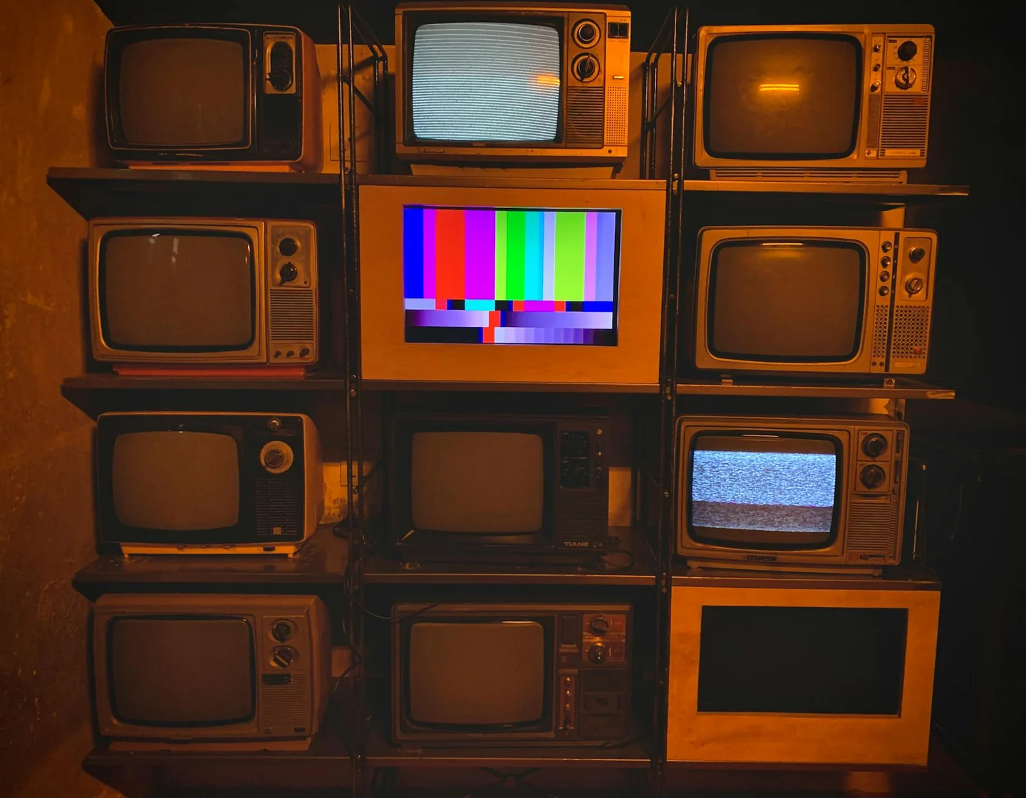 Televisor emitiendo estática; ruido en TD Systems TV